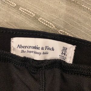 MATERNITY Abercrombie size 32 / 14 short maternity black jeans